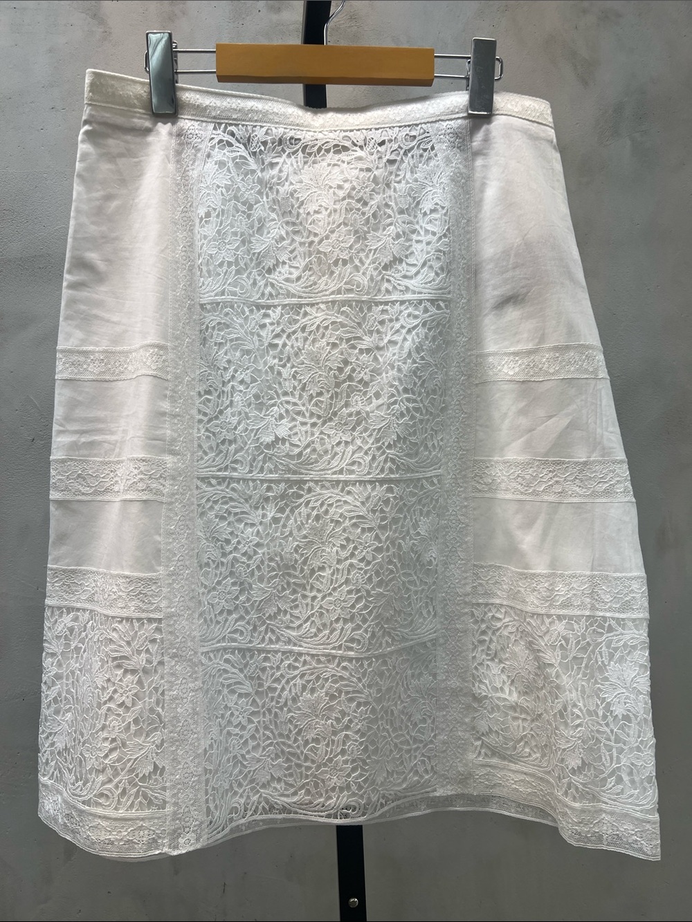Burberry White Lace-Panel A-Line Skirt